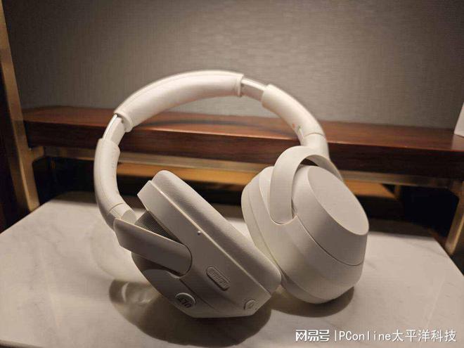 线时代在ULT WEAR上青出于蓝m6米乐延续索尼传统的重低音于无(图3)